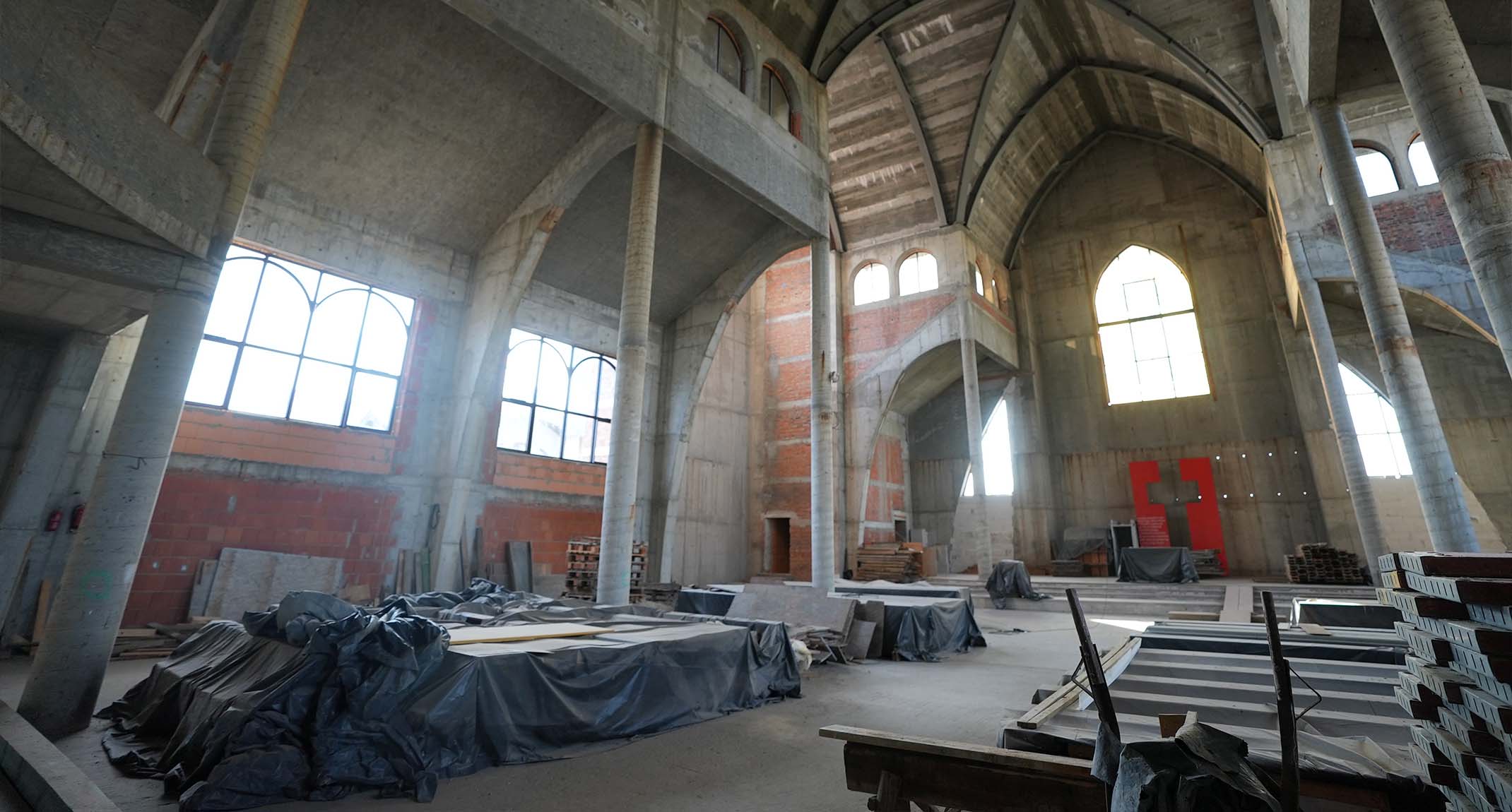 Wnętrze powstającego kościoła franciszkanów w Zielonej Górze – wspomóż budowę świątyni św. Franciszka z Asyżu.